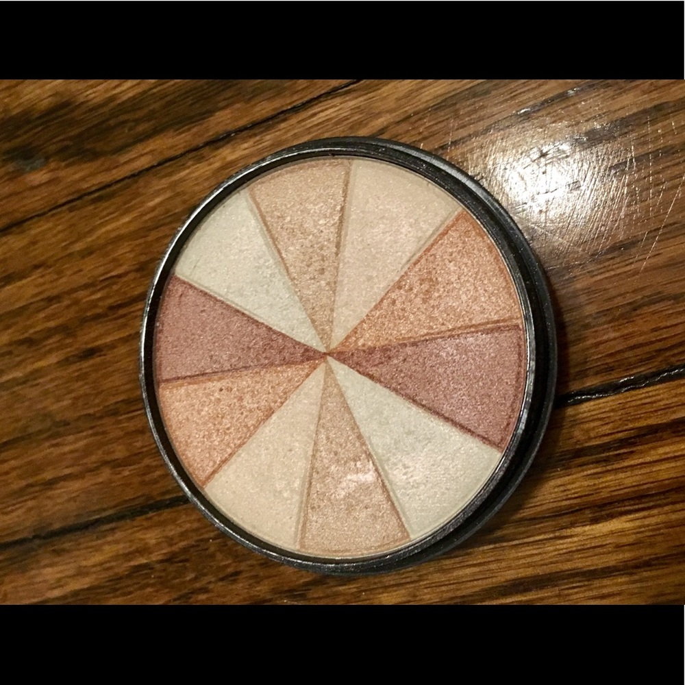 Smashbox Baked Highlighter in Baked Stardust